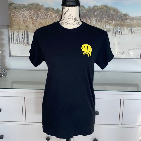 Smiley Originals Embroidered Black and Yellow Short Sleeve T-Shirt Size Small 🙂 - Picture 2 of 11